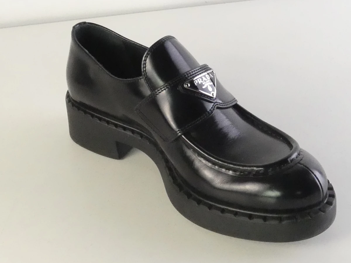 Prada, Zwarte leren dames schoenen met hak(Maat:40)