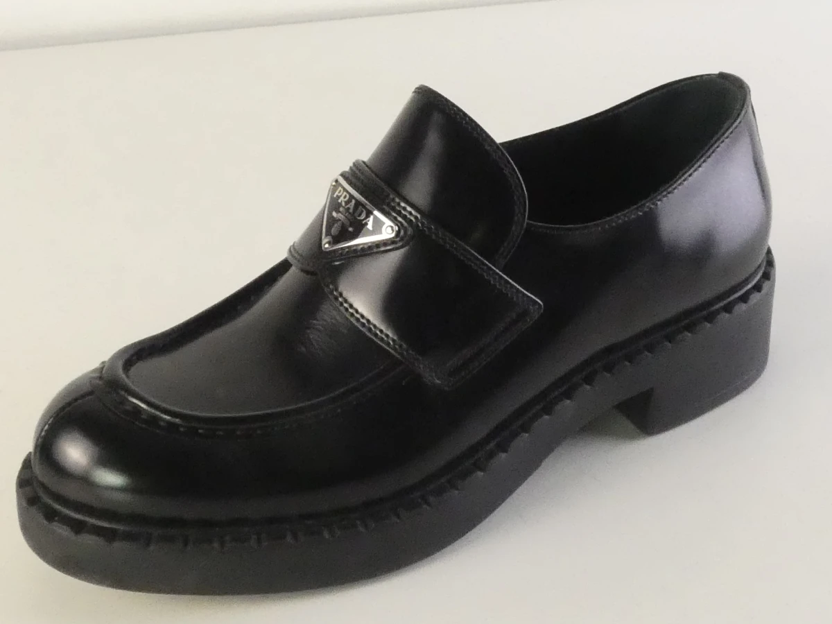 Prada, Zwarte leren dames schoenen met hak(Maat:40)