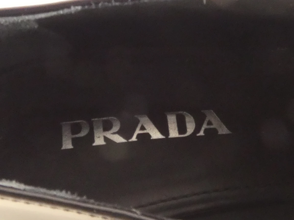Prada, Zwarte leren dames schoenen met hak(Maat:40)