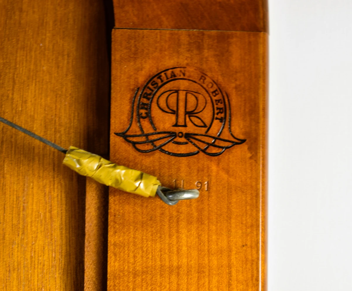 Houten wandspiegel met sierlijke lijst