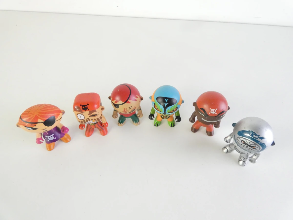 Set van 6 Djeco Arty Toys piratenfiguren van kunststof