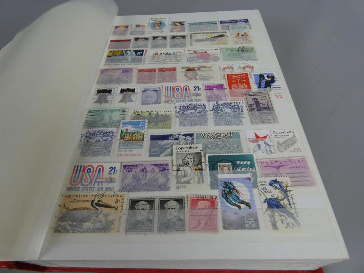 Grote rode postzegelboek USA