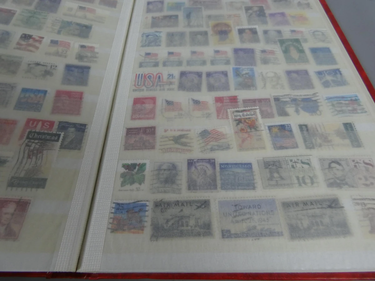 Grote rode postzegelboek USA