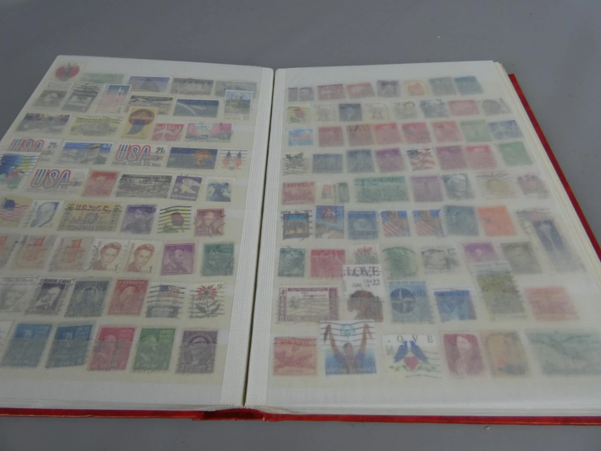 Grote rode postzegelboek USA