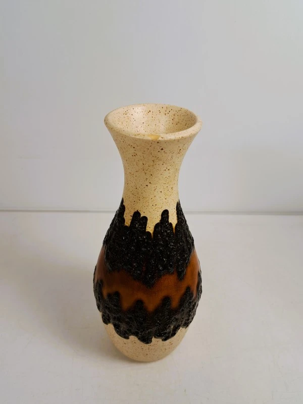 Lot van 2 keramische vazen en bloempot, waaronder Scheurich West Germany