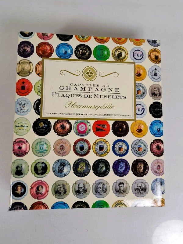 Verzameling champagnecapsules in album