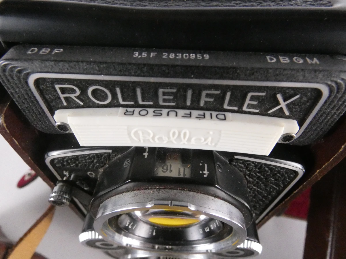 Vintage Rolleiflex camera met accessoires en leren hoes