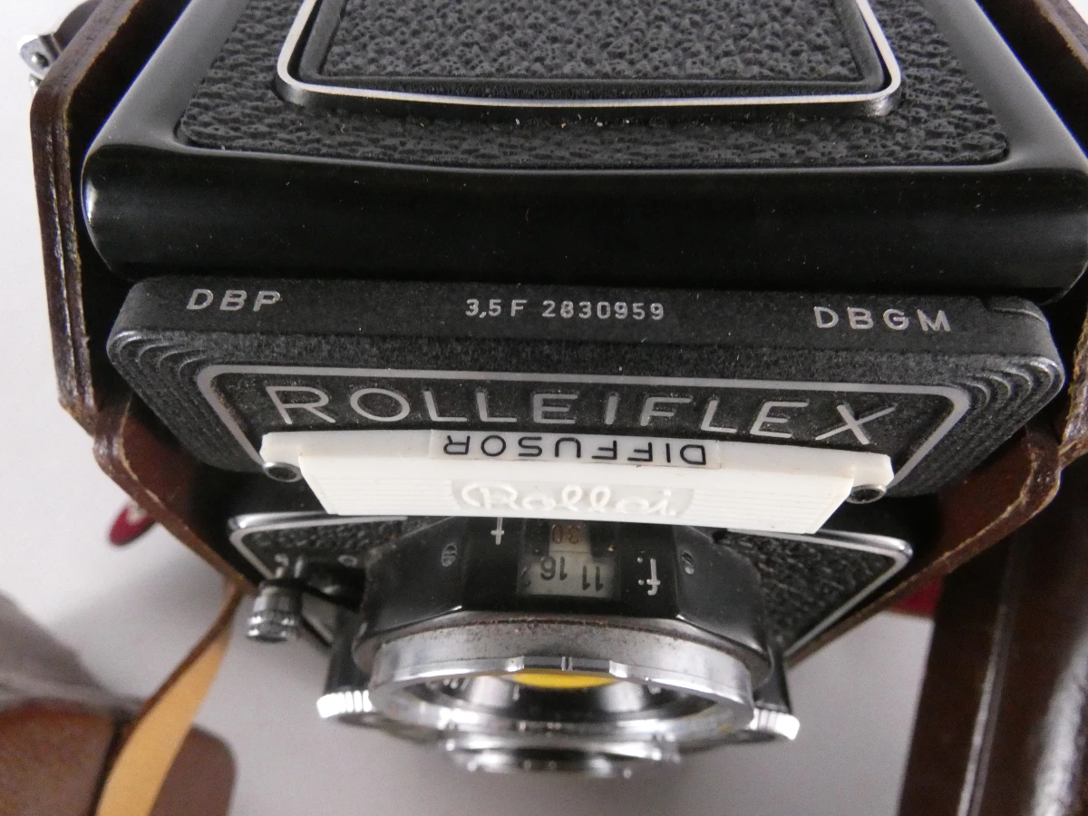 Vintage Rolleiflex camera met accessoires en leren hoes