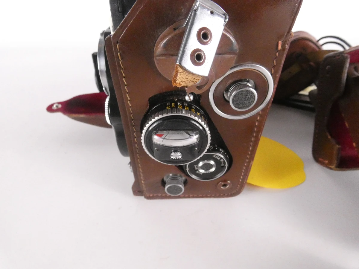 Vintage Rolleiflex camera met accessoires en leren hoes
