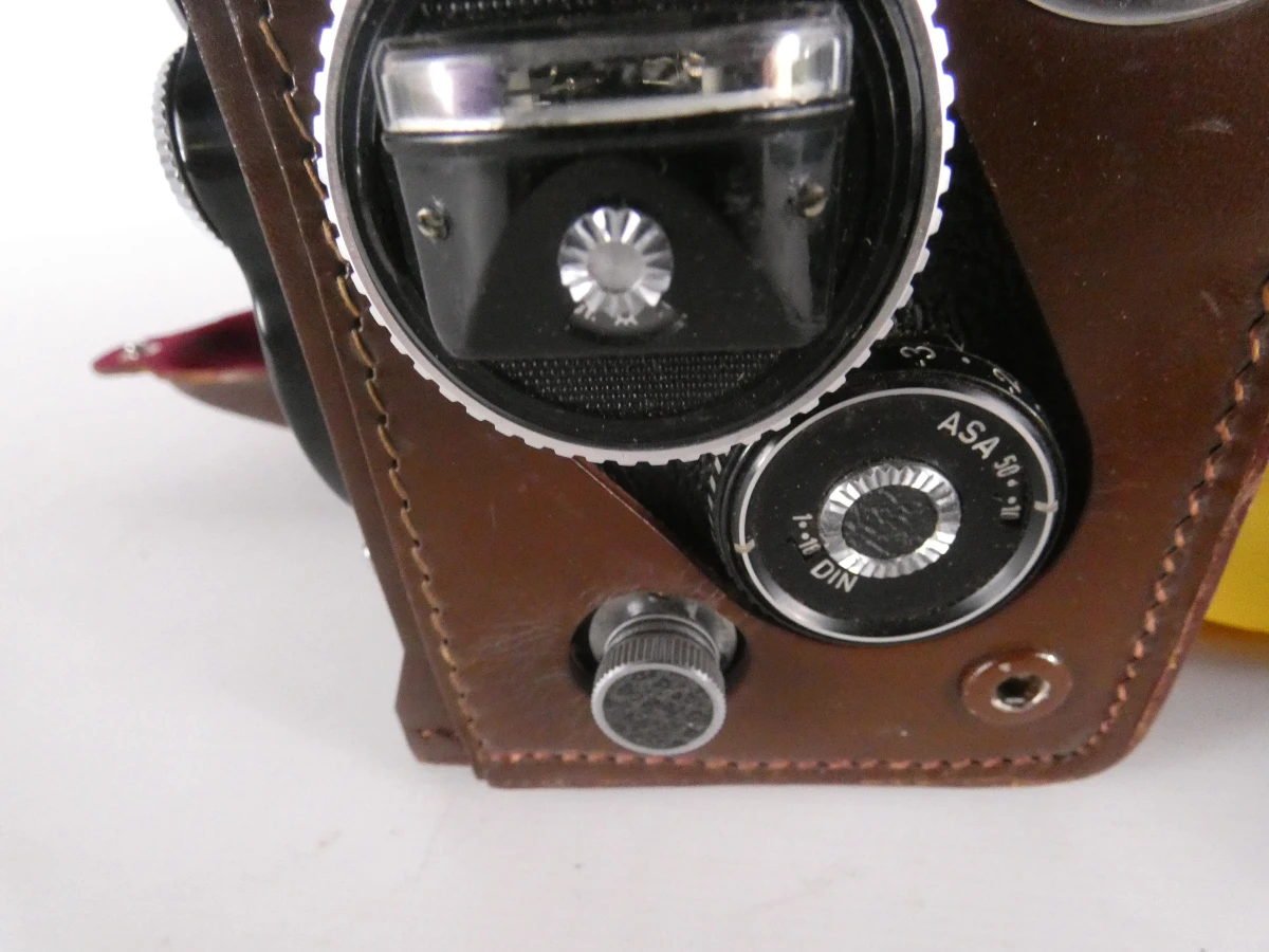 Vintage Rolleiflex camera met accessoires en leren hoes