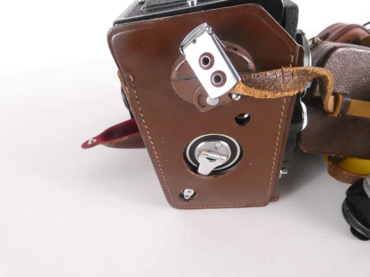 Vintage Rolleiflex camera met accessoires en leren hoes