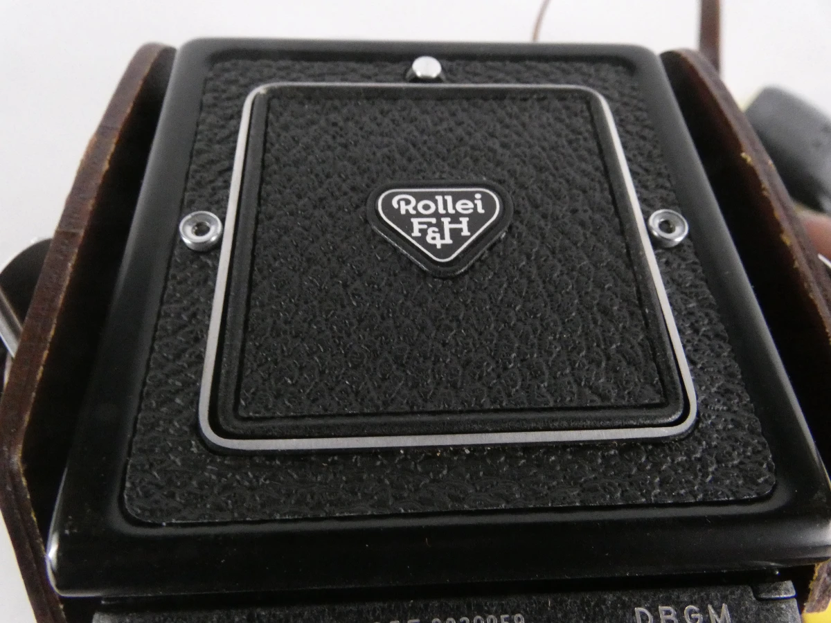 Vintage Rolleiflex camera met accessoires en leren hoes