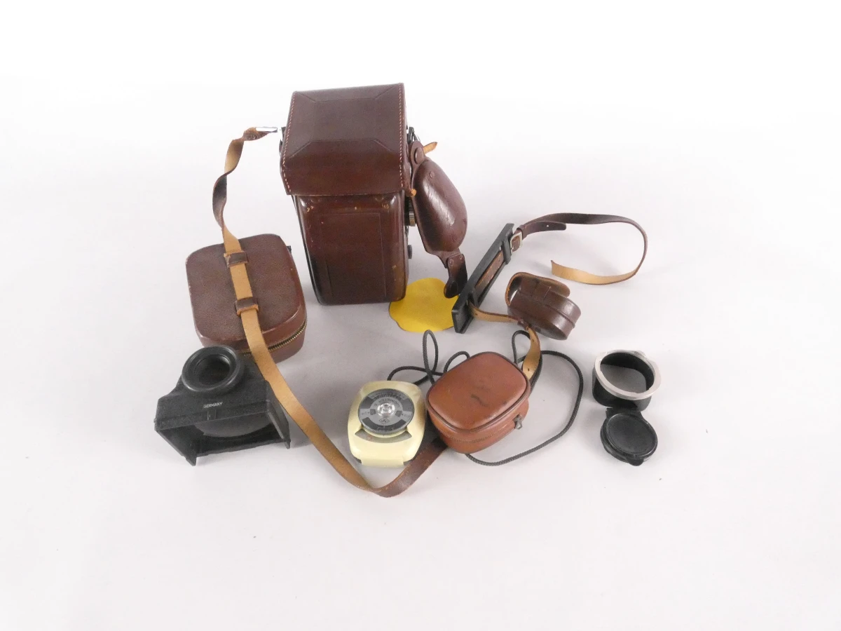 Vintage Rolleiflex camera met accessoires en leren hoes