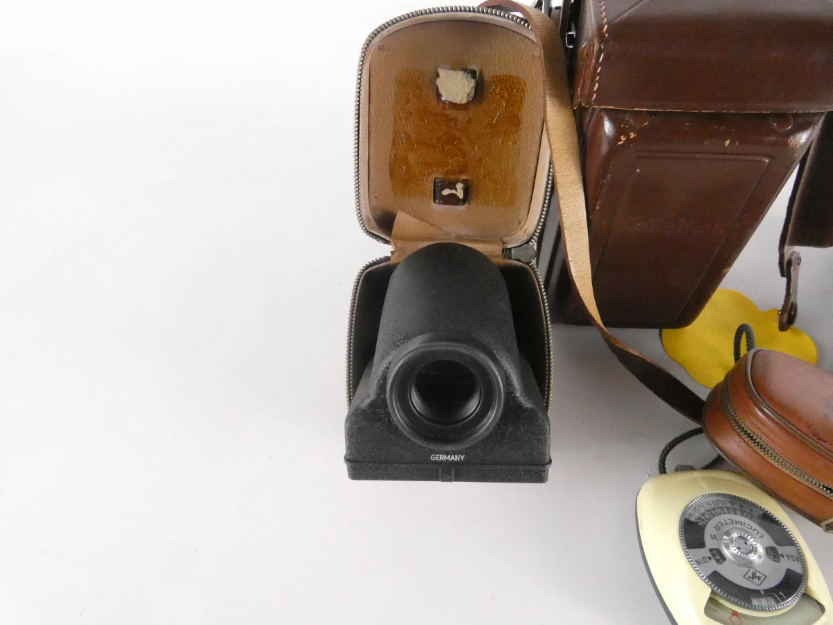 Vintage Rolleiflex camera met accessoires en leren hoes