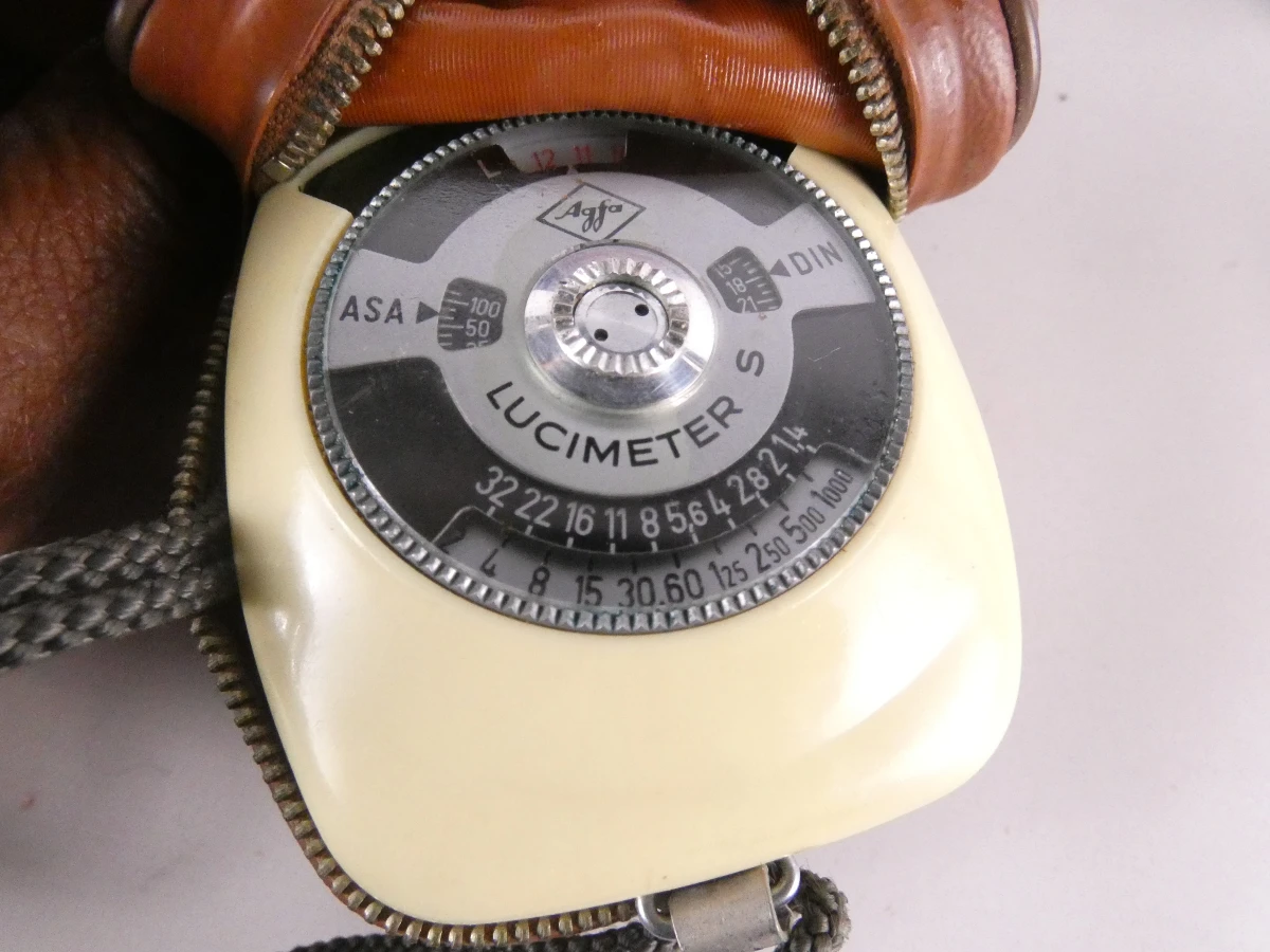 Vintage Rolleiflex camera met accessoires en leren hoes