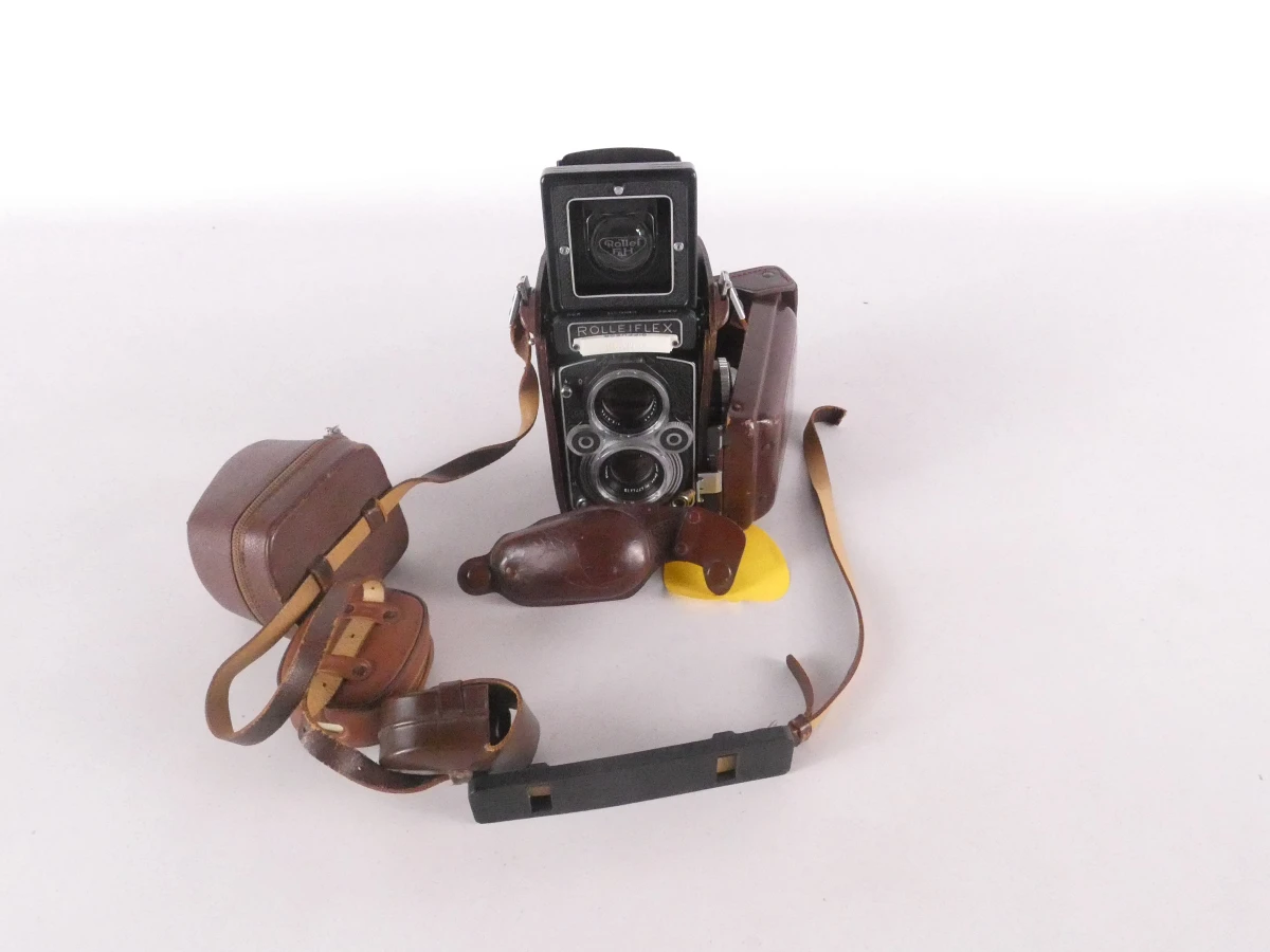 Vintage Rolleiflex camera met accessoires en leren hoes