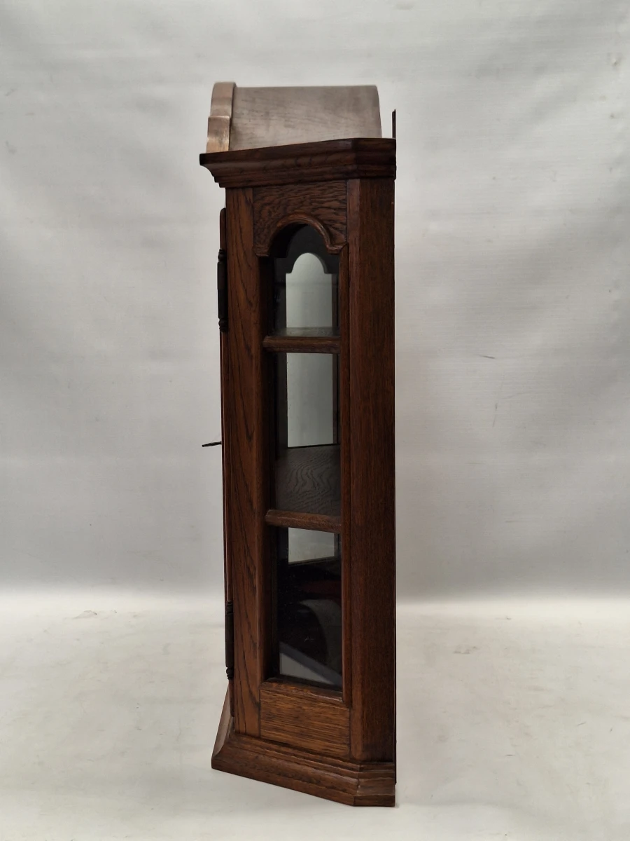 Elegante eikenhouten hangvitrinekast met glas – Klassieke tijdloze uitstraling