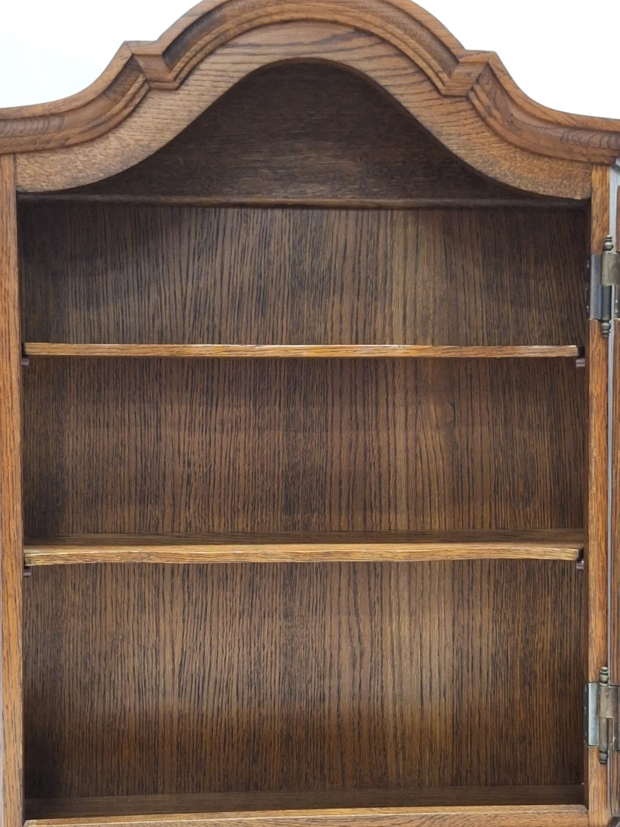 Elegante eikenhouten hangvitrinekast met glas – Klassieke tijdloze uitstraling
