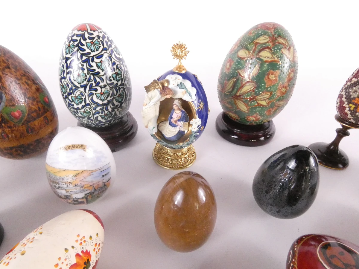 39 decoratieve eieren van diverse materialen en stijlen