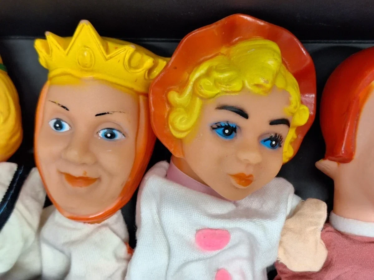 Verzameling van 24 vintage poppenkastpoppen - jaren 1960 tot 1970