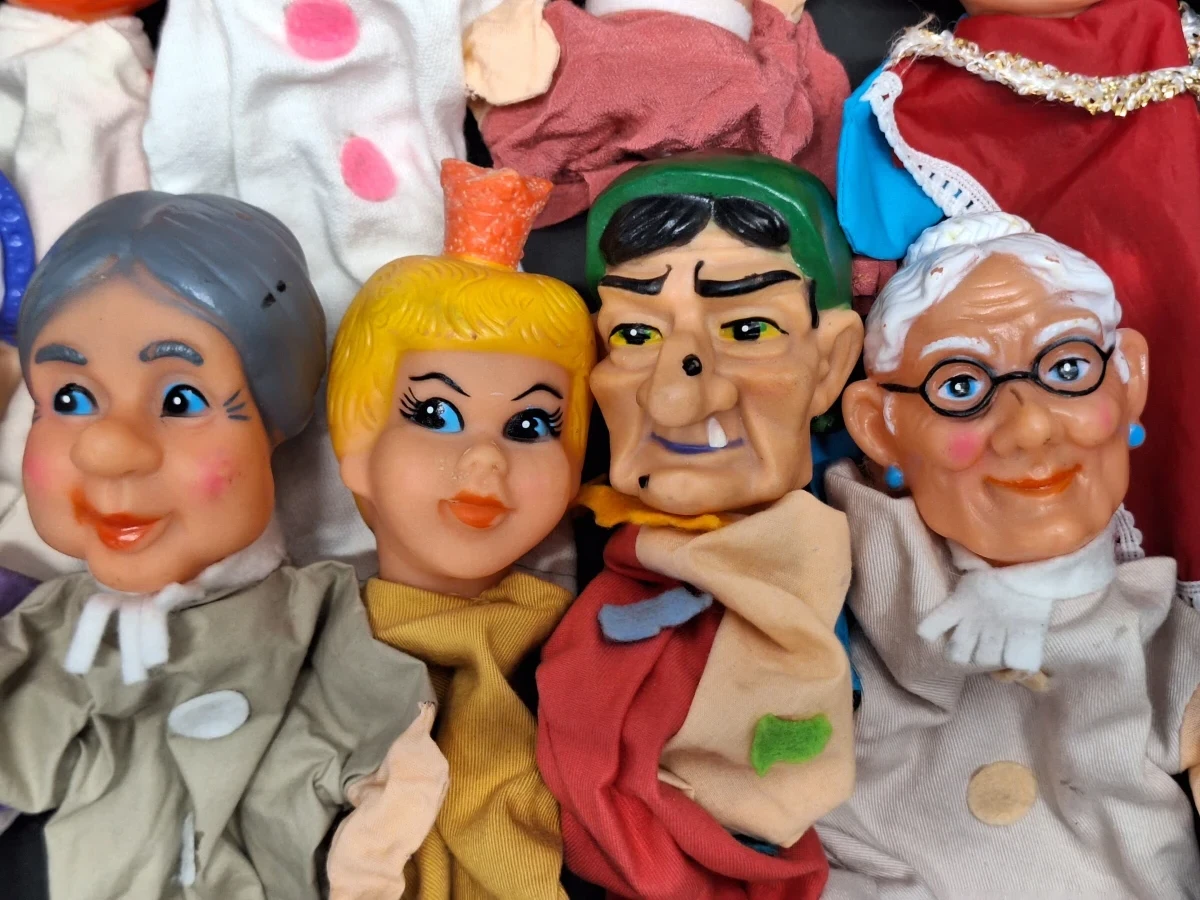Verzameling van 24 vintage poppenkastpoppen - jaren 1960 tot 1970