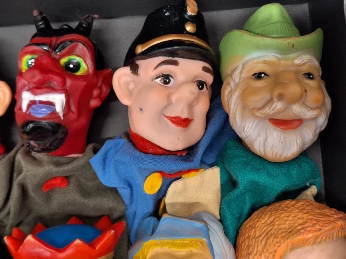 Verzameling van 24 vintage poppenkastpoppen - jaren 1960 tot 1970