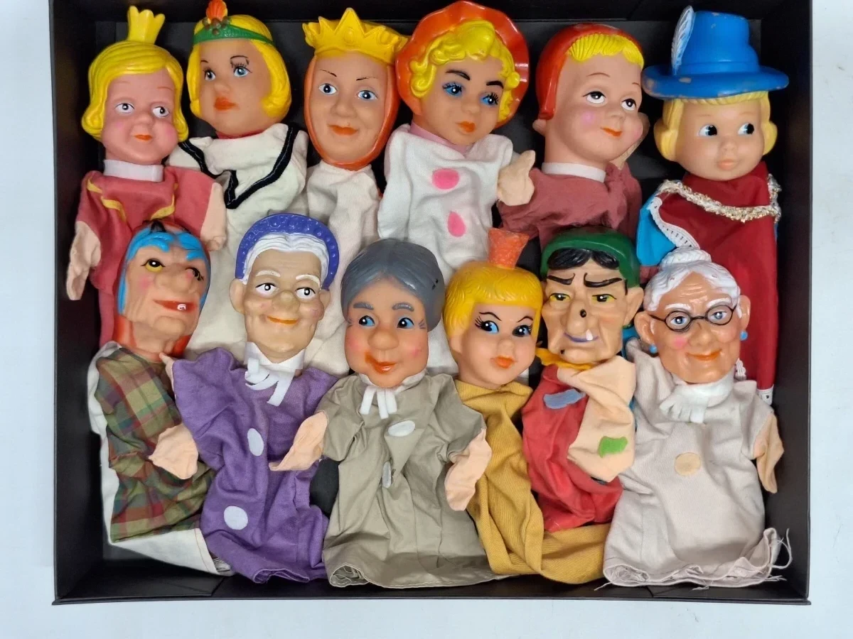 Verzameling van 24 vintage poppenkastpoppen - jaren 1960 tot 1970