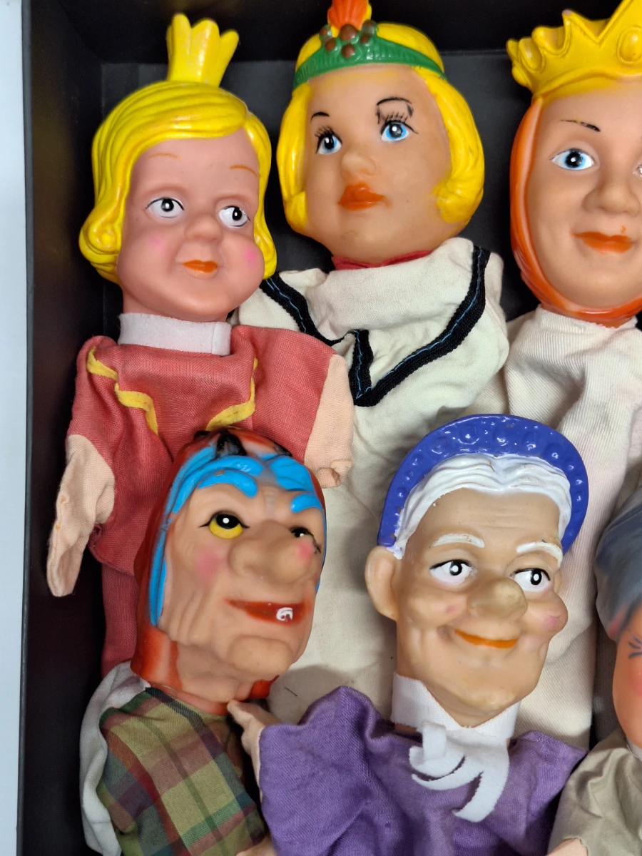 Verzameling van 24 vintage poppenkastpoppen - jaren 1960 tot 1970