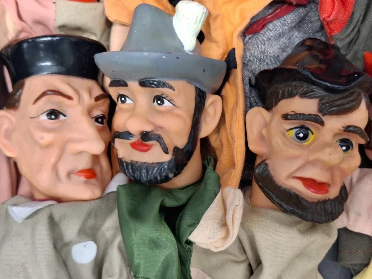 Verzameling van 24 vintage poppenkastpoppen - jaren 1960 tot 1970