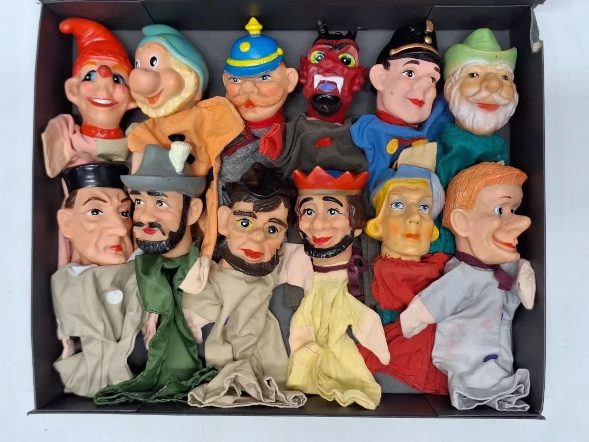 Verzameling van 24 vintage poppenkastpoppen - jaren 1960 tot 1970