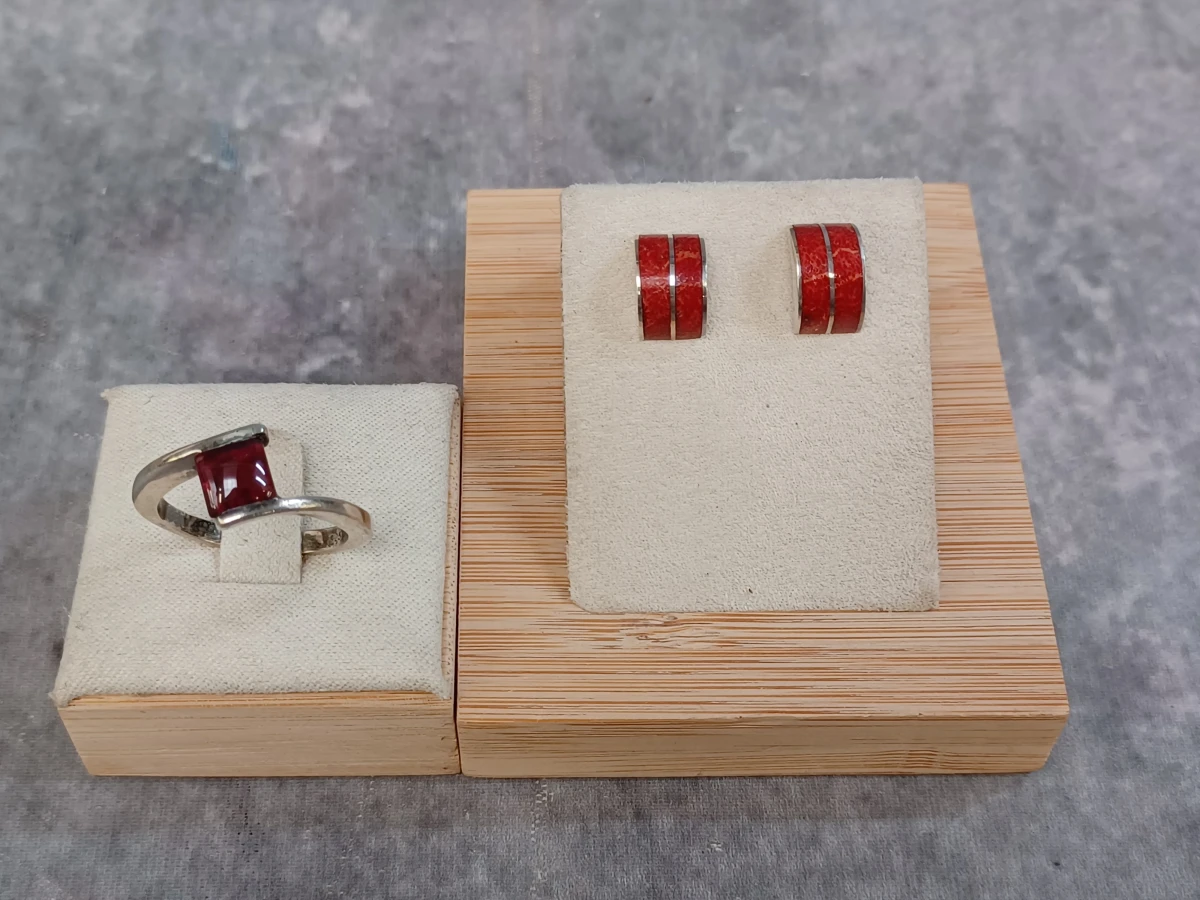 3-delige Zilveren sieradenset met granaat en rood koraal – Ring en oorbellen