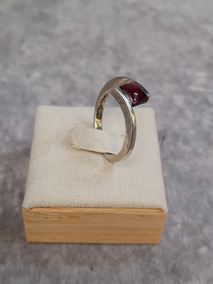 3-delige Zilveren sieradenset met granaat en rood koraal – Ring en oorbellen