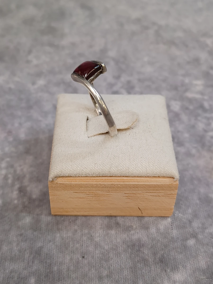 3-delige Zilveren sieradenset met granaat en rood koraal – Ring en oorbellen