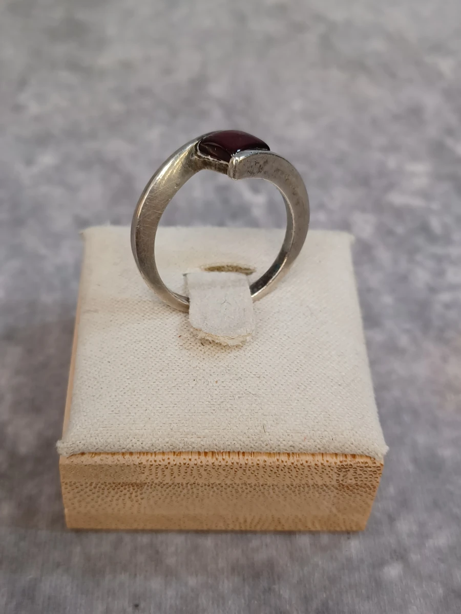 3-delige Zilveren sieradenset met granaat en rood koraal – Ring en oorbellen