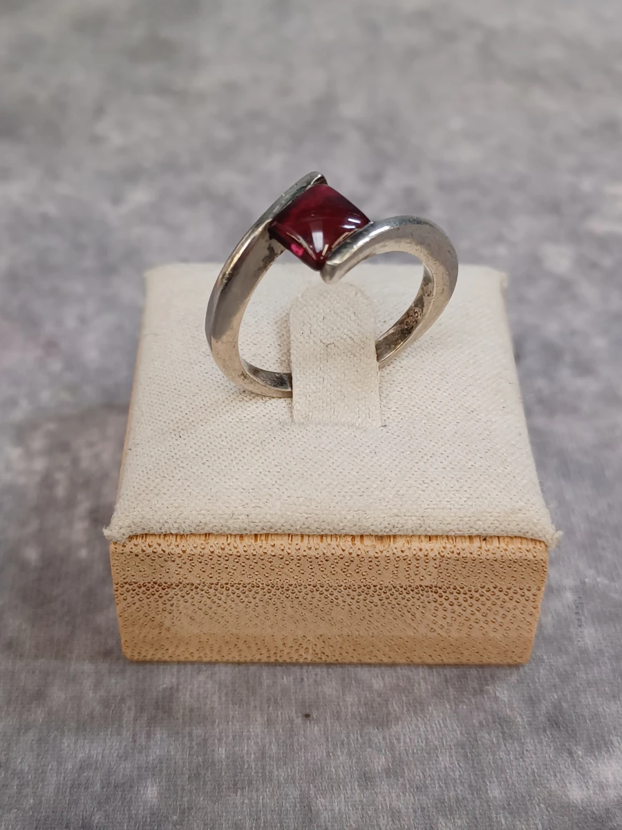 3-delige Zilveren sieradenset met granaat en rood koraal – Ring en oorbellen