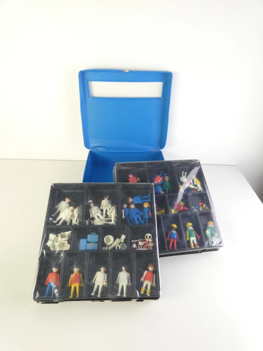Playmobil figuren en accessoires in opbergkoffer