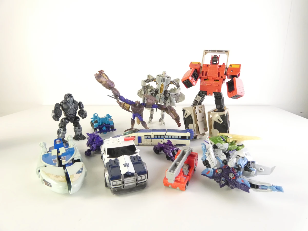 Set van 13 Transformers actiefiguren en voertuigen