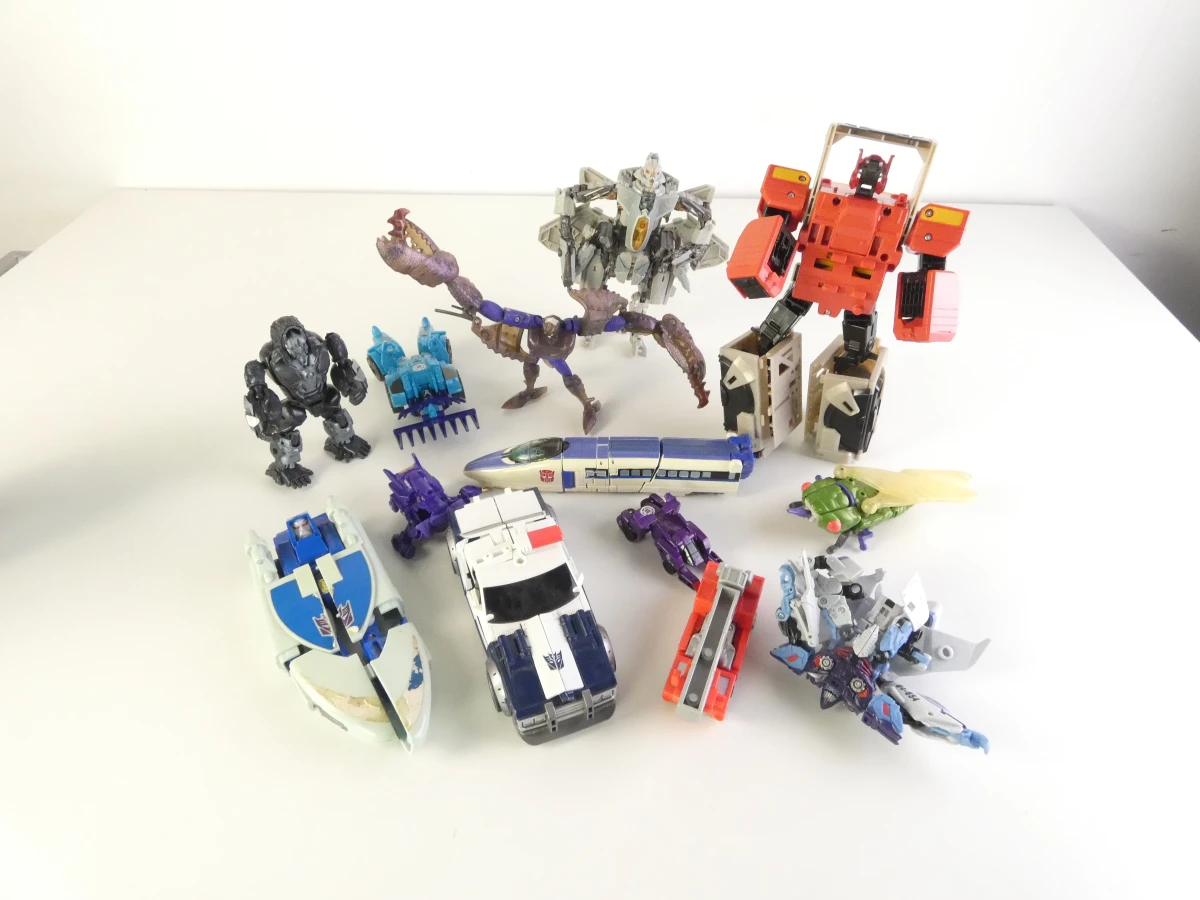 Set van 13 Transformers actiefiguren en voertuigen