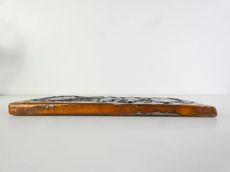 Keramisch wandpaneel met abstracte motieven