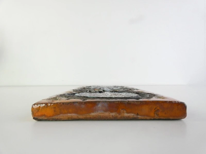 Keramisch wandpaneel met abstracte motieven