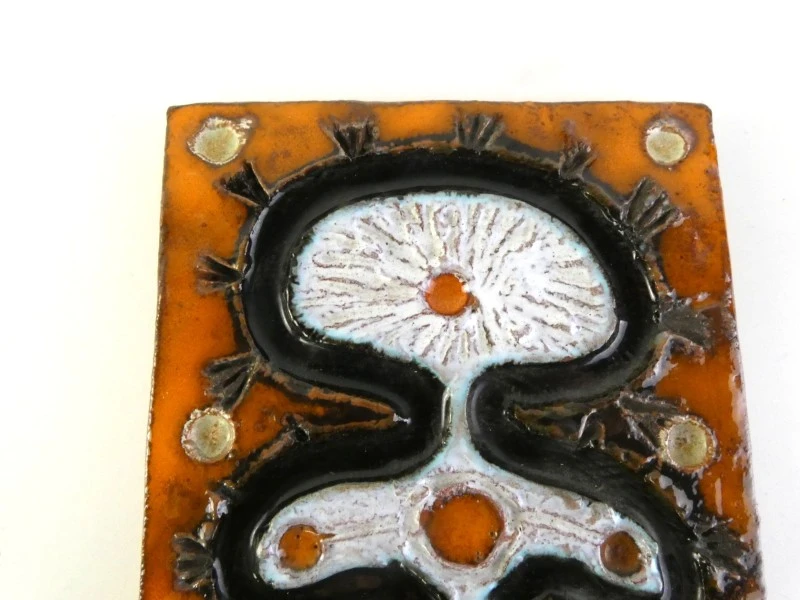 Keramisch wandpaneel met abstracte motieven