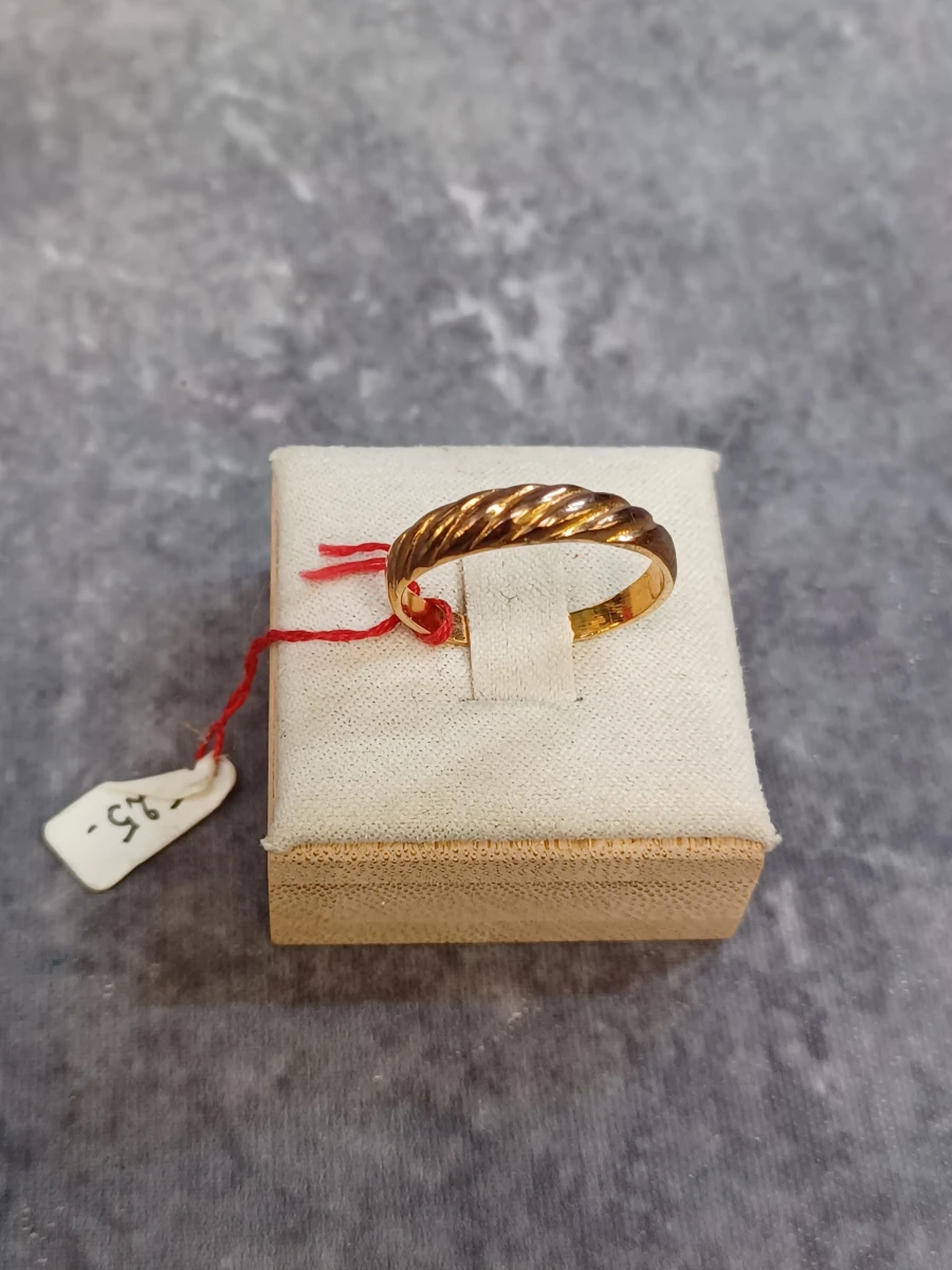 Set van 4 vintage vergulde ringen – Unieke geometrische en gedraaide designs