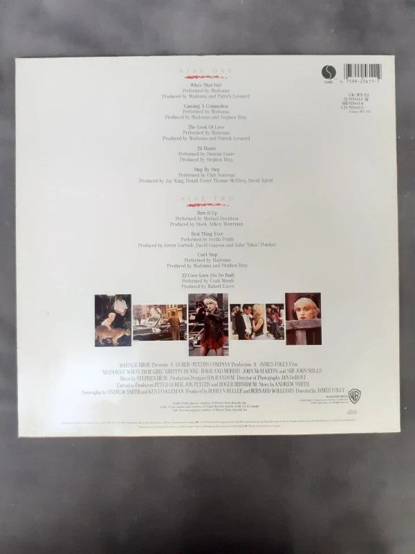 Vinyl: Duo van Madonna LP's
