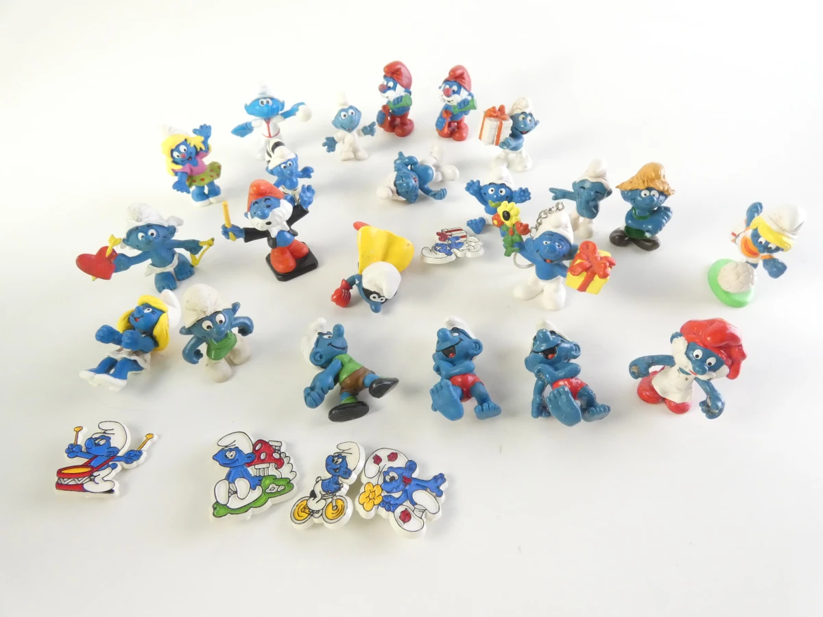 Set van 22 Smurfen figuurtjes en 5 pins
