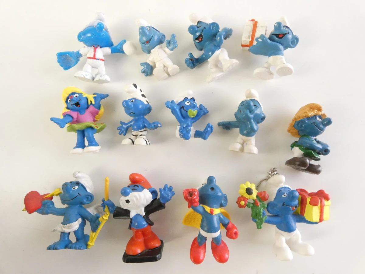 Set van 22 Smurfen figuurtjes en 5 pins
