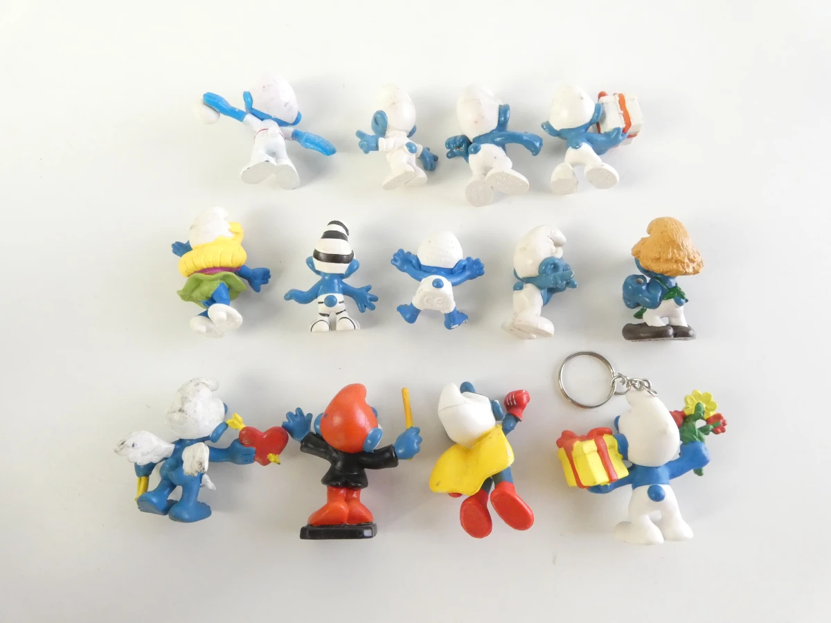 Set van 22 Smurfen figuurtjes en 5 pins