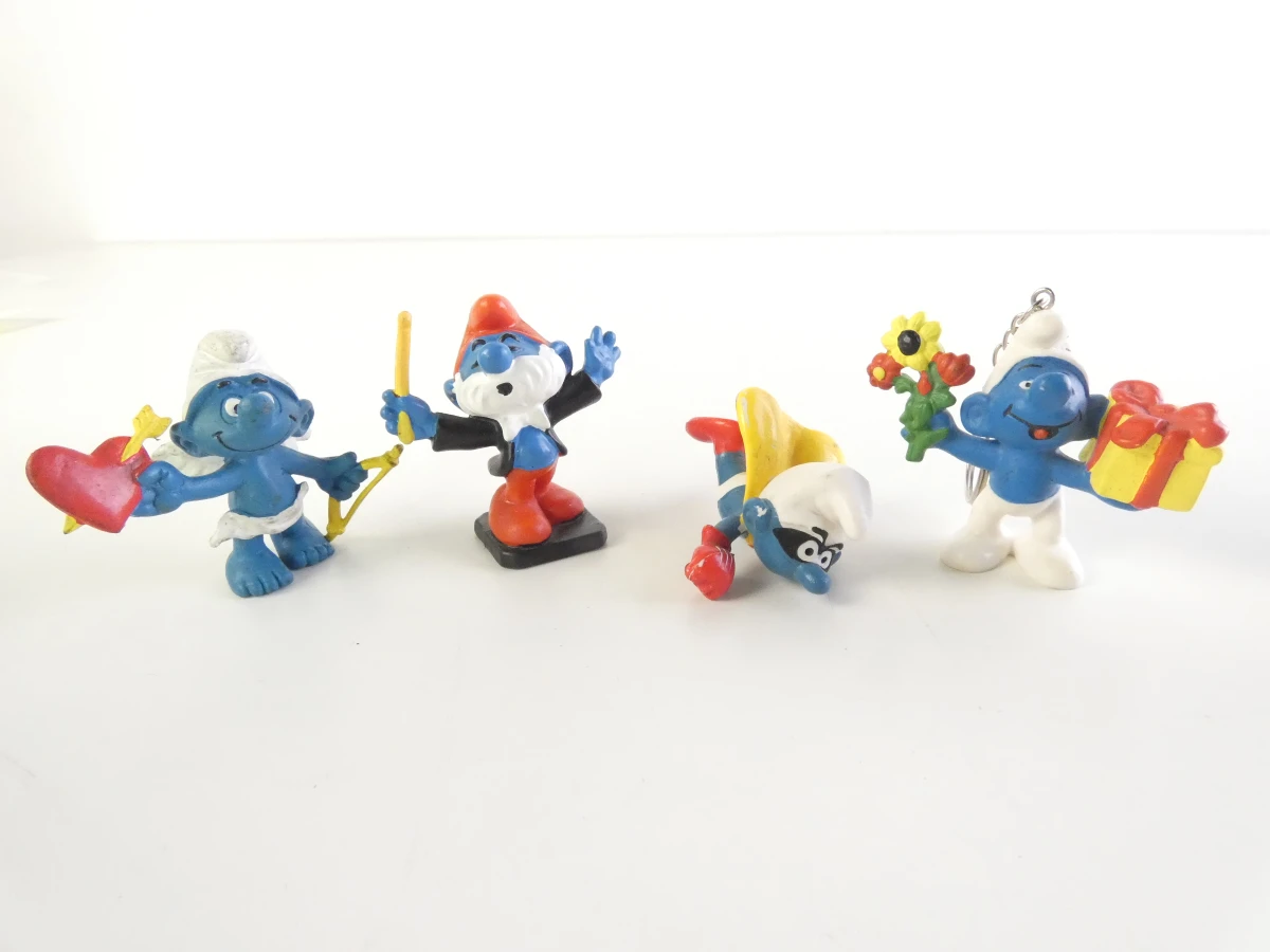 Set van 22 Smurfen figuurtjes en 5 pins
