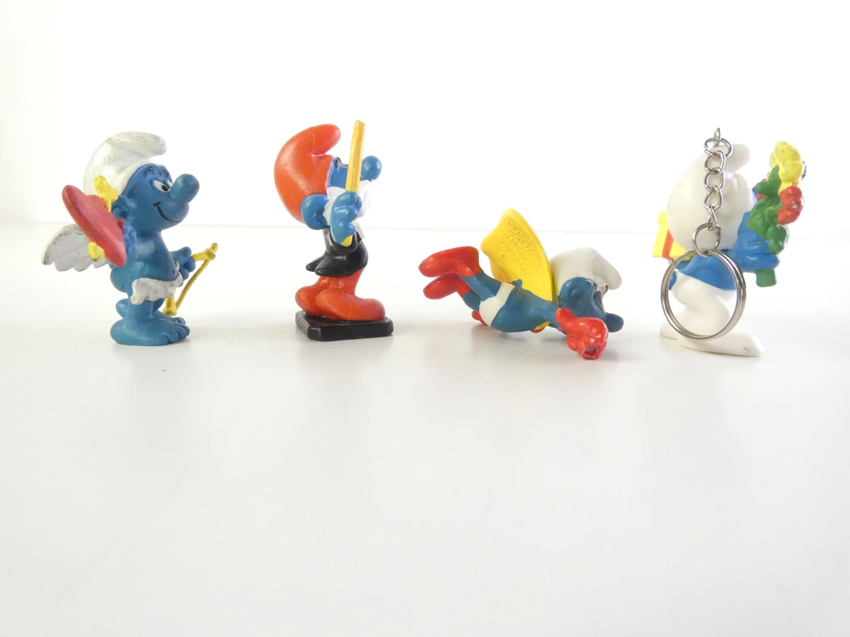 Set van 22 Smurfen figuurtjes en 5 pins