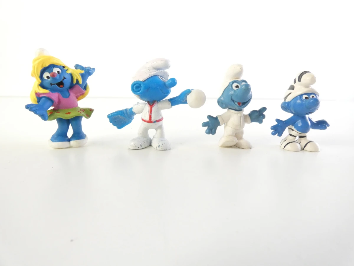 Set van 22 Smurfen figuurtjes en 5 pins