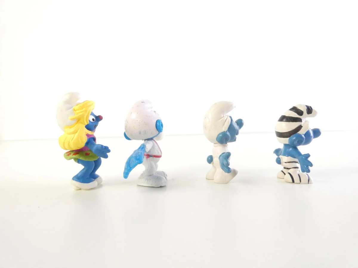 Set van 22 Smurfen figuurtjes en 5 pins